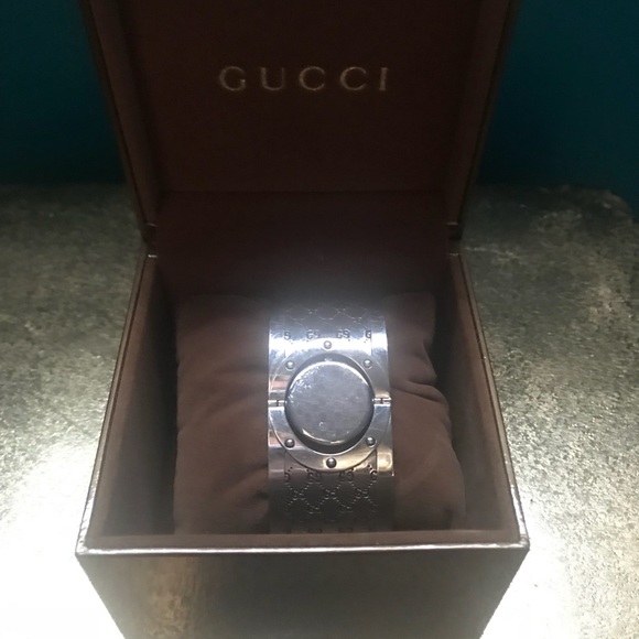Gucci Bangle Watch - Picture 4 of 9